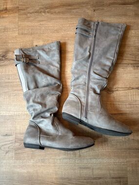 🌺10/$20 Women's Gray Knee-High Slouch Boots